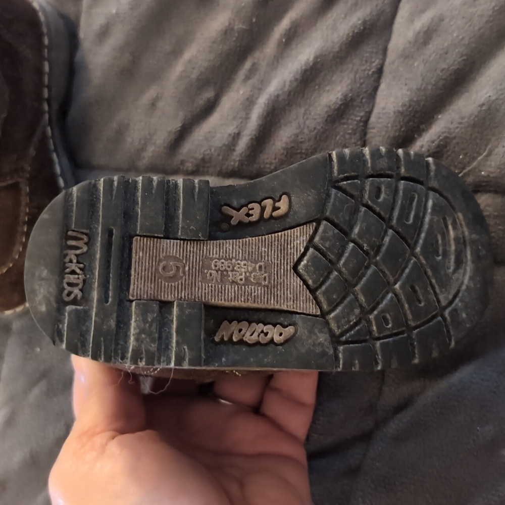 Shoes - Picture 4 of 5
